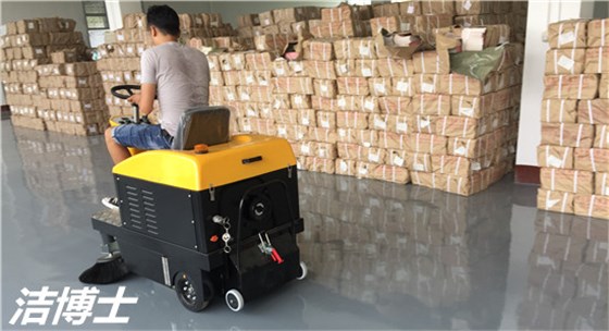 電動(dòng)清掃車(chē)