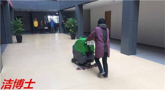 商場(chǎng)用洗地機