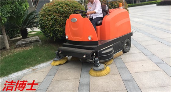 電動(dòng)清掃車(chē)