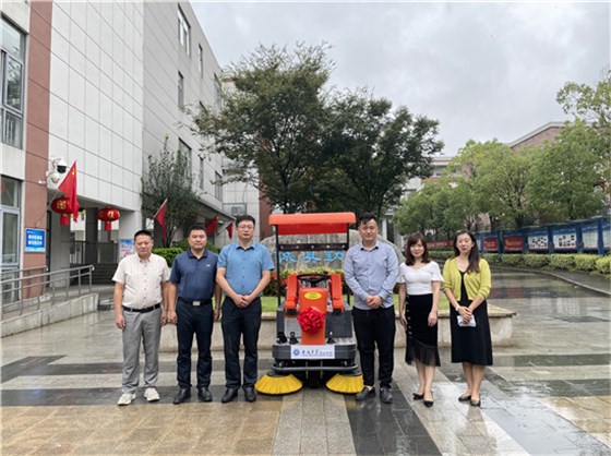 潔博士掃地車(chē)愛(ài)心捐贈