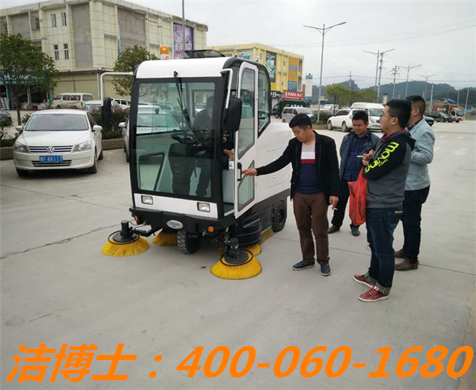 潔博士駕駛掃地車(chē)客戶(hù)案例——上海揚久實(shí)業(yè) 潔博士駕駛掃地車(chē)客戶(hù)案例——上海揚久實(shí)業(yè)