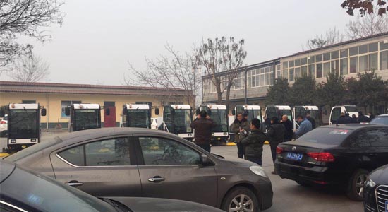 南京潔美電動(dòng)掃地車(chē)接收現場(chǎng)
