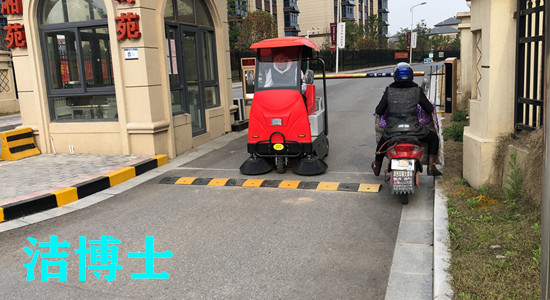 半封閉掃地車(chē)