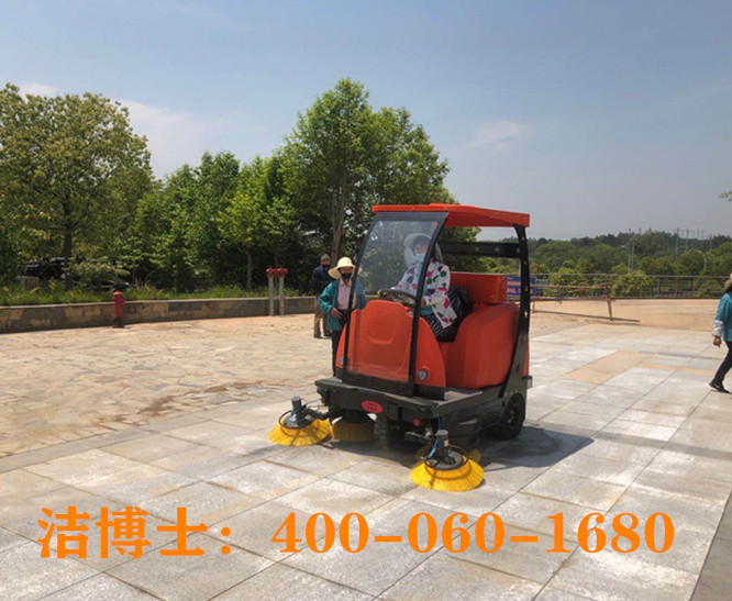 潔博士駕駛掃地車(chē)客戶(hù)案例-入駐江西潘陽(yáng)縣4A級景區