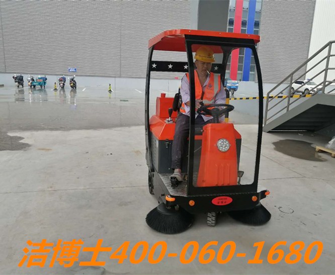 潔博士駕駛掃地車(chē)客戶(hù)案例-湖北合瑞建筑工程管理有限公司