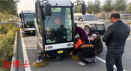 潔博士電動(dòng)掃地車(chē)