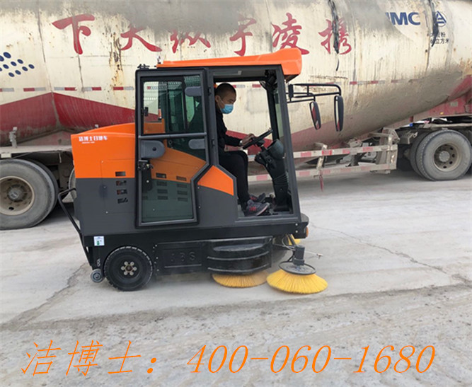 潔博士電動(dòng)清掃車(chē)用戶(hù)現場(chǎng)——蘭州潤洲混凝土有限公司