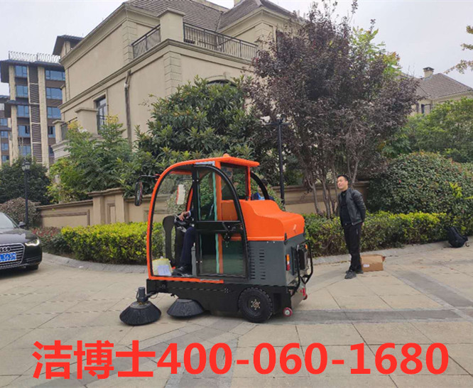 潔博士駕駛掃地機客戶(hù)案例-江蘇華中置業(yè)有限公司