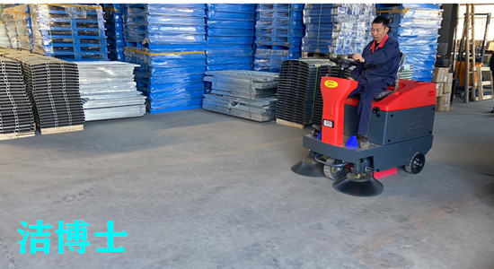 駕駛掃地車(chē)