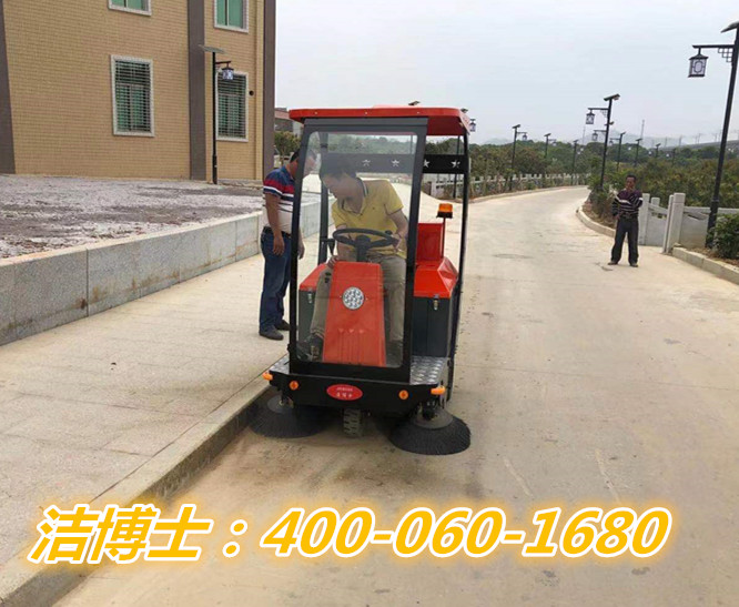 潔博士駕駛掃地車(chē)客戶(hù)案例-惠來(lái)縣葵潭鎮石陂村民委員會(huì )