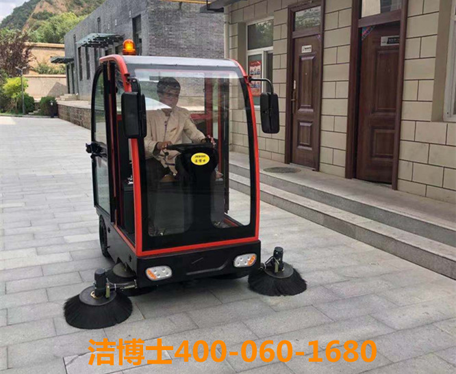 潔博士駕駛掃地機，洗地機客戶(hù)案例-牡丹江鏡鵬會(huì )展服務(wù)有限公司